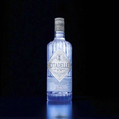 Citadelle Original - prémiový francúzsky gin vyrobený z 19 botaník a destilovaný v koňakových kotloch