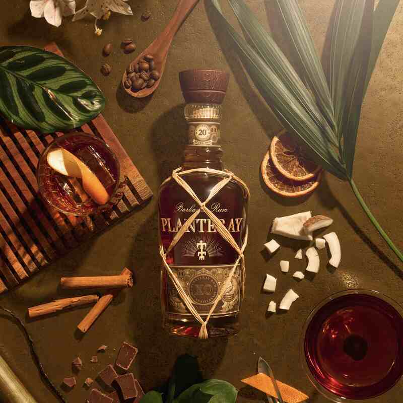 Fľaša Planteray XO 20th Anniversary Rum 0,7l v darčekovom balení s dvomi pohármi